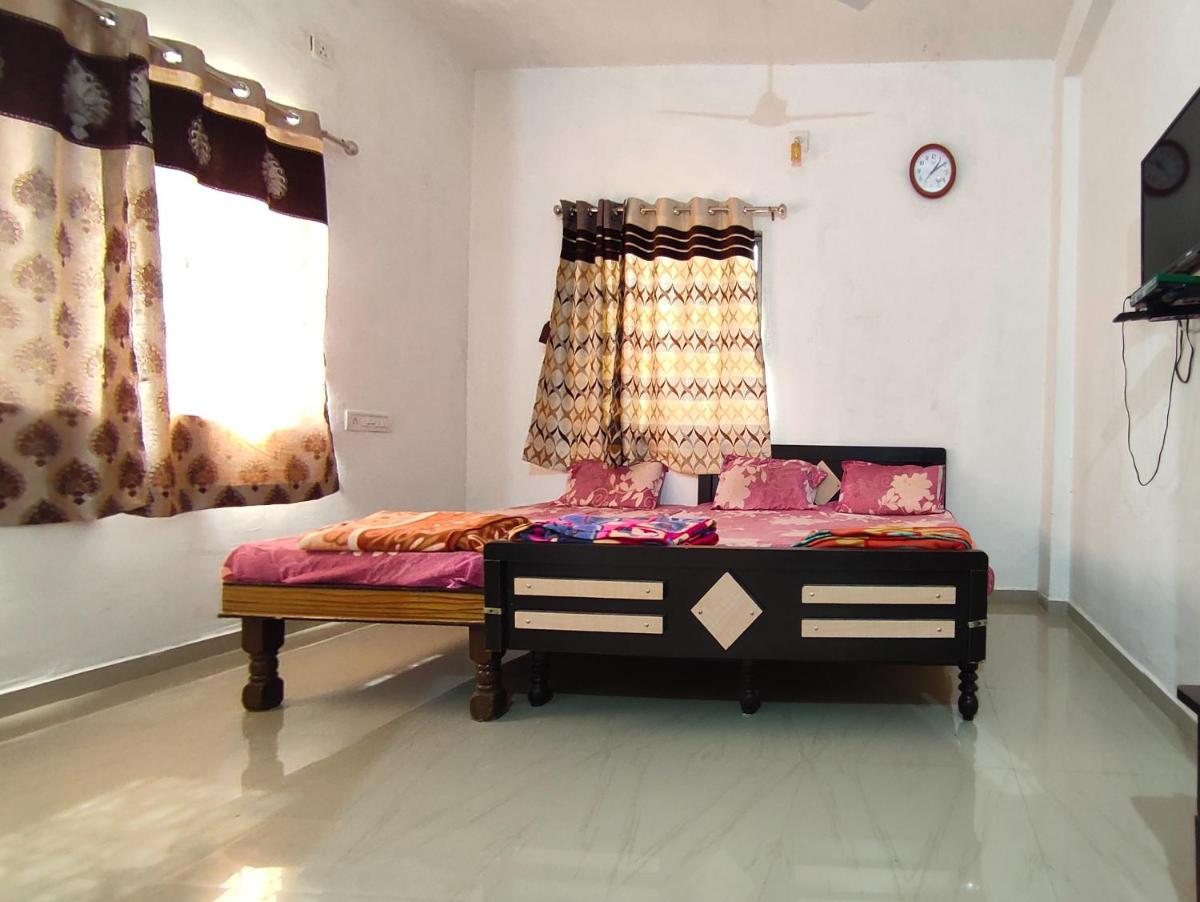 V J Farmstay - Housity