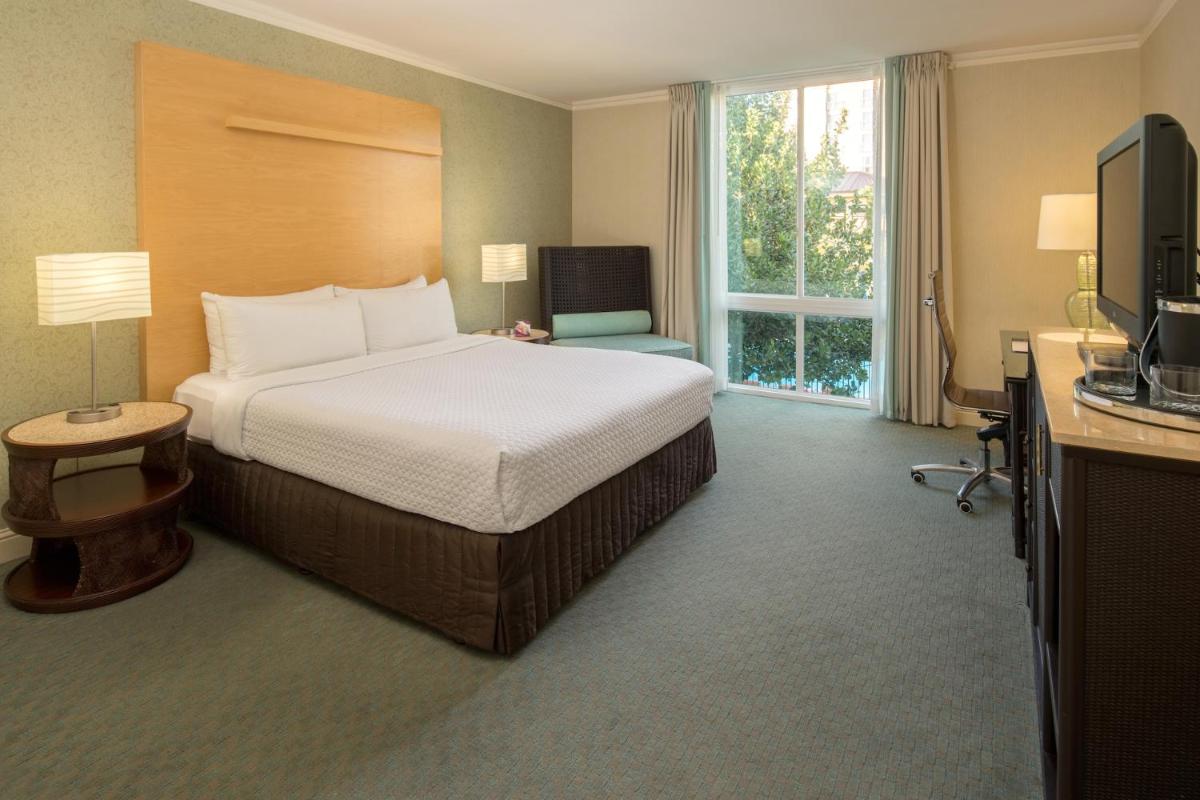 Crowne Plaza Cabana Hotel by IHG - Housity