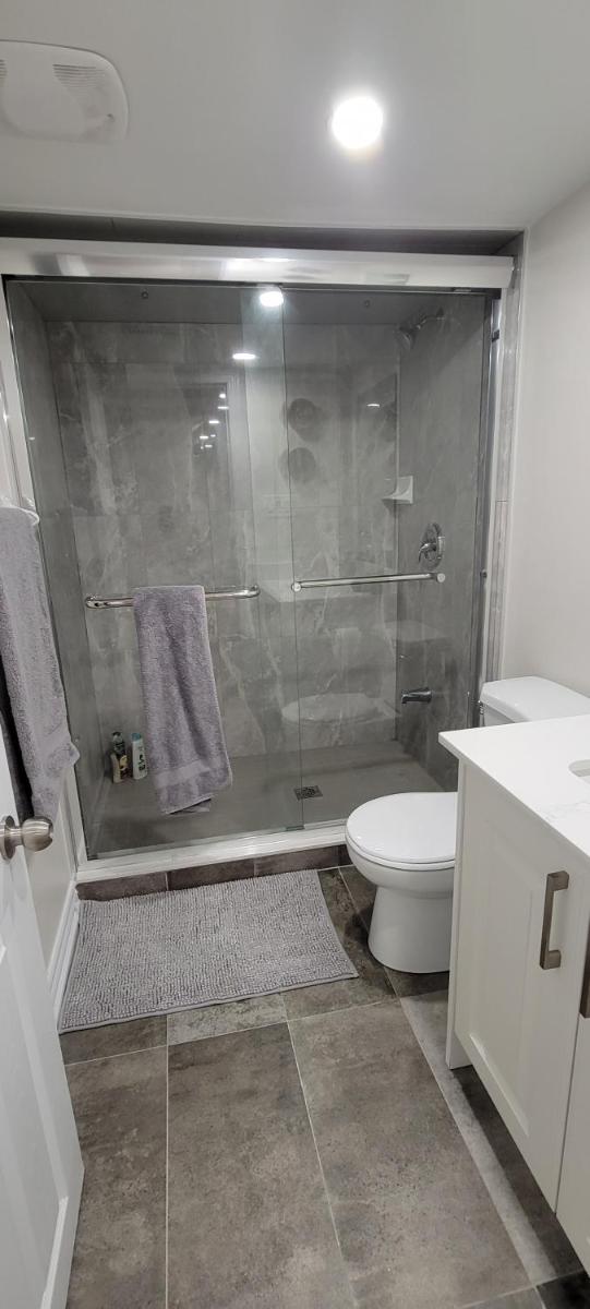 Guest Suite in Whitby - Housity