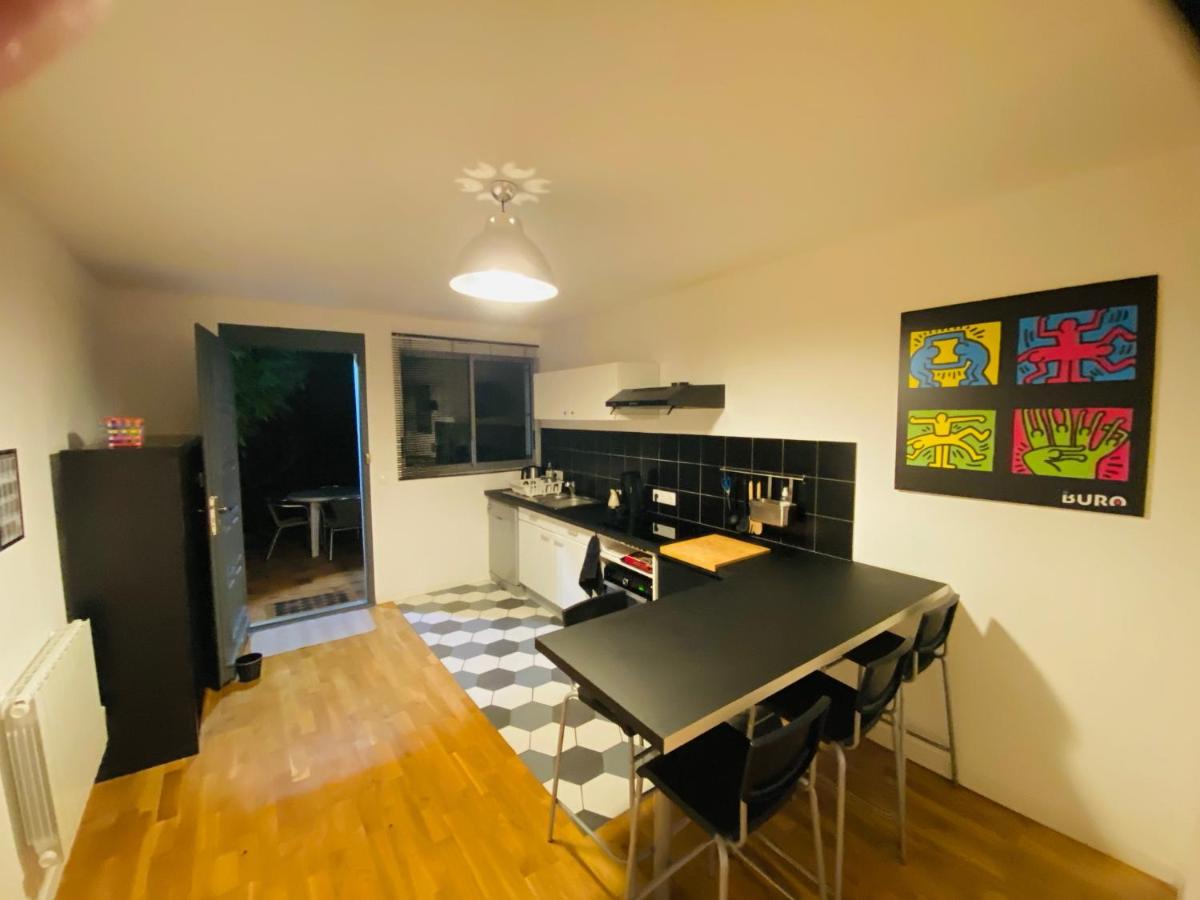 Grand studio de 38m2 et cour indépendante de 25m2 dont wifi et Netflix - Housity