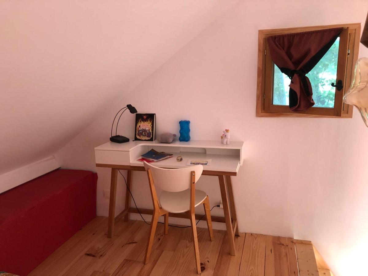 Tiny-House sous les arbres et les oiseaux - Housity