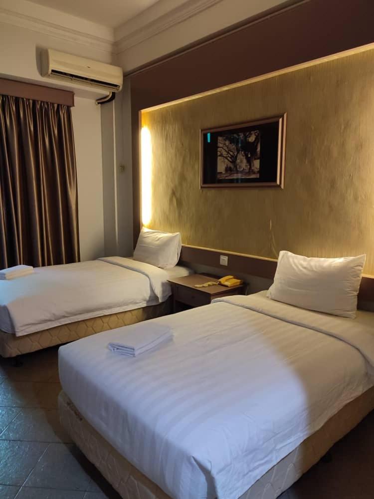 Suitetrails - THE CLOVE MONT HOTEL