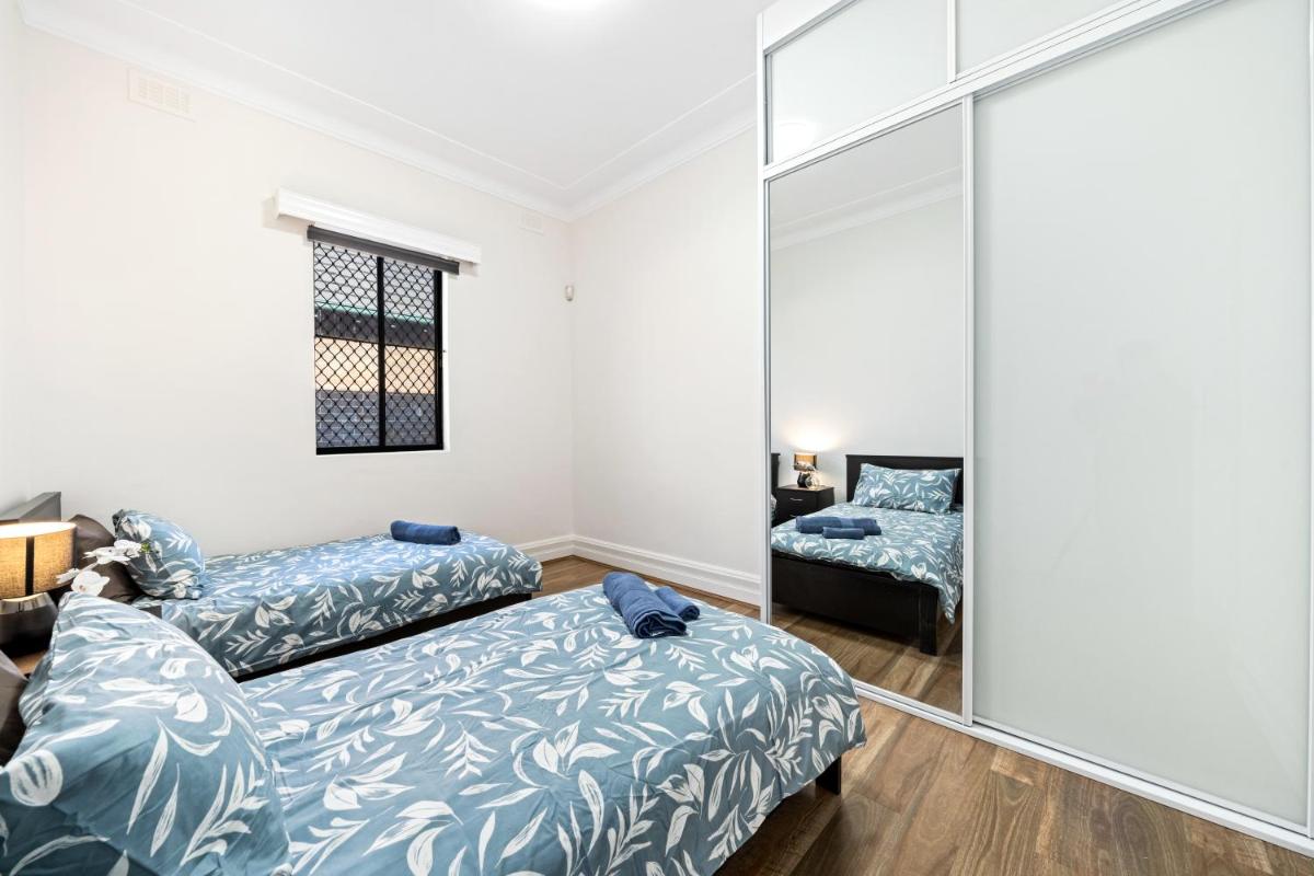 4 Bedroom house 500M to Drummoyne Bay Run - Housity