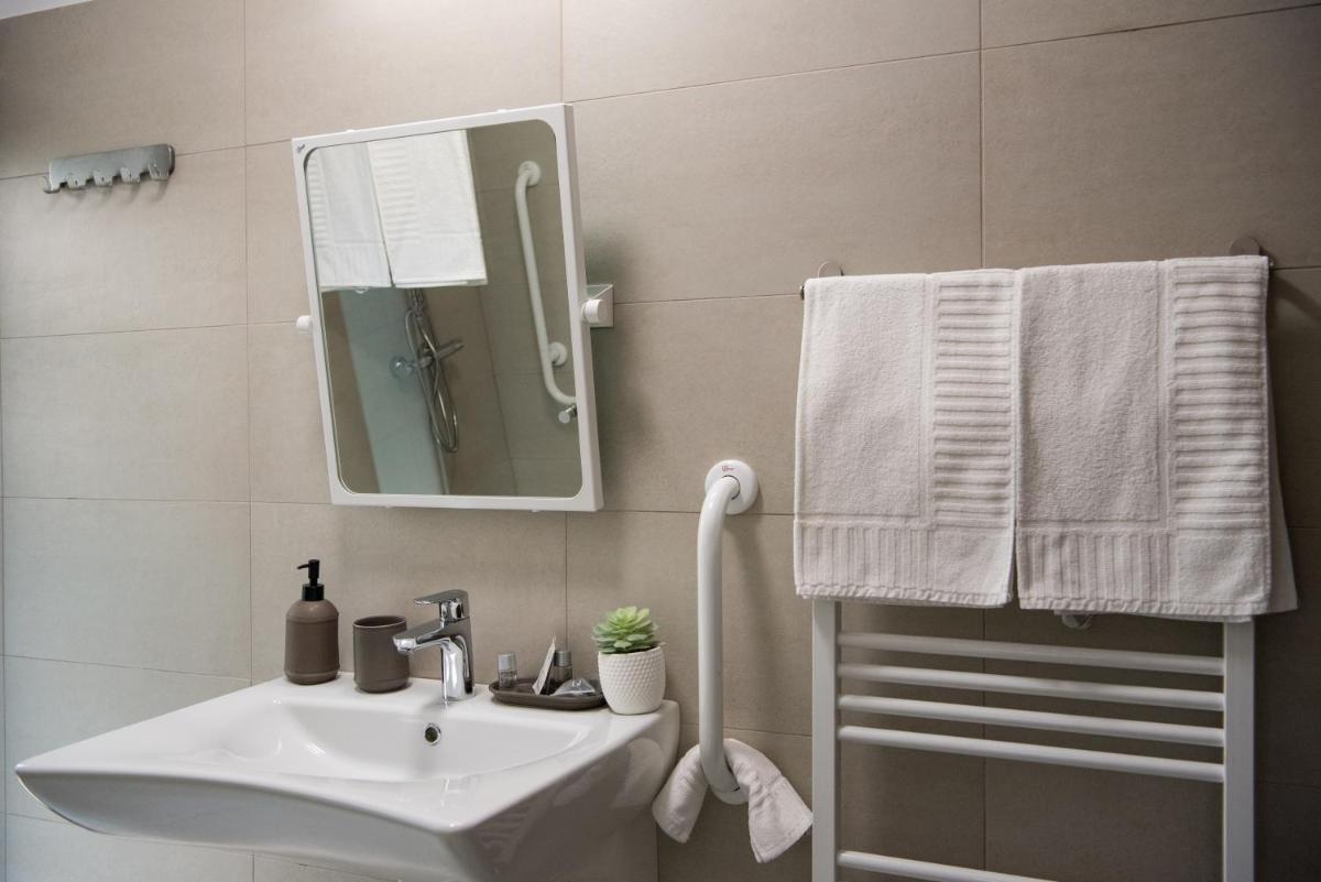 Pensiunea Black Mountain - Housity