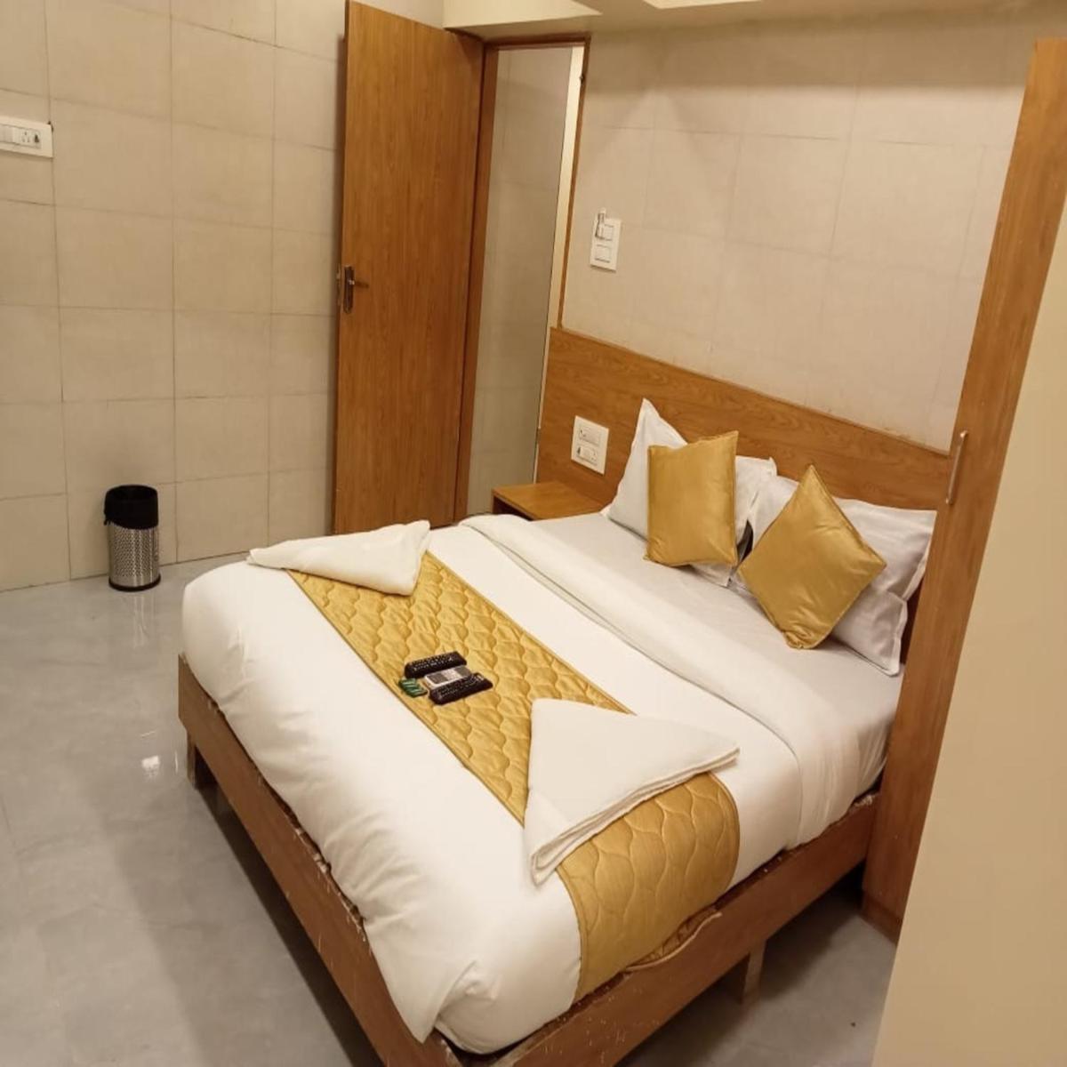 Suitetrails - Hotel New Sarah Inn, Andheri West