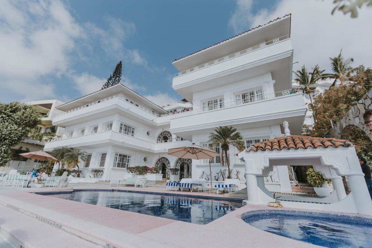 Inconceivable Chateau front row of best sunsets & Bay of Acapulco - Housity