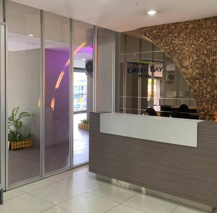Suitetrails - Cozy Studio Work From Home at Greenbay Pluit Baywalk
