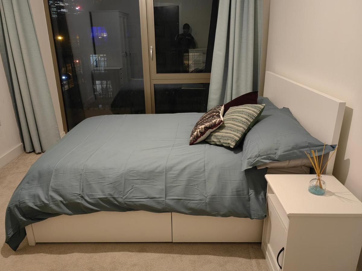 Suitetrails - 2 Bed lovely apartment in close proximity to canary wharf, excel centre and the O2