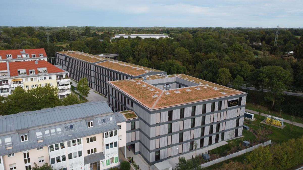 FreshSuites & Bar - Housity