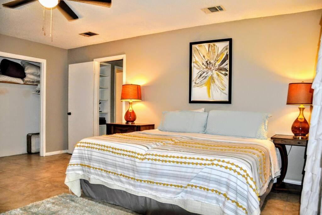BLACK FRIDAY SPECIAL 100 dollar OFF 1000 STAY,50 OFF 500 STAY OR 25 OFF 250 STAY - Housity