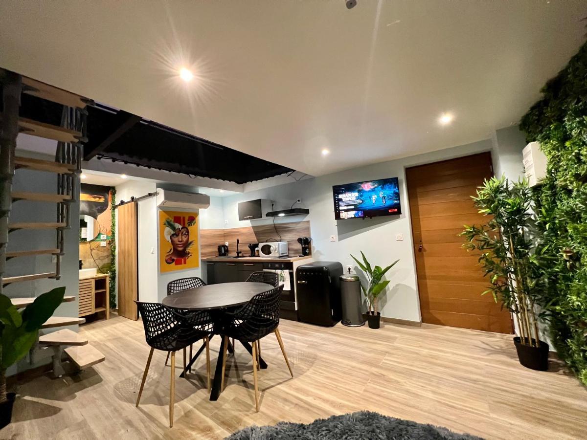 Capsule Safari - Jacuzzi - Nintendo Switch - Netflix & Home cinéma - Pouf géant - Filet suspendu - Housity