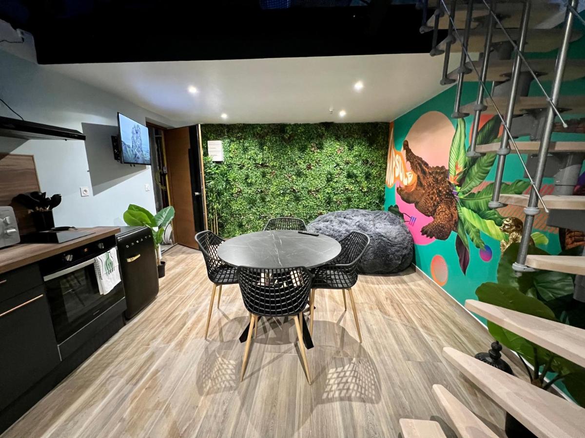 Capsule Safari - Jacuzzi - Nintendo Switch - Netflix & Home cinéma - Pouf géant - Filet suspendu - Hizvo