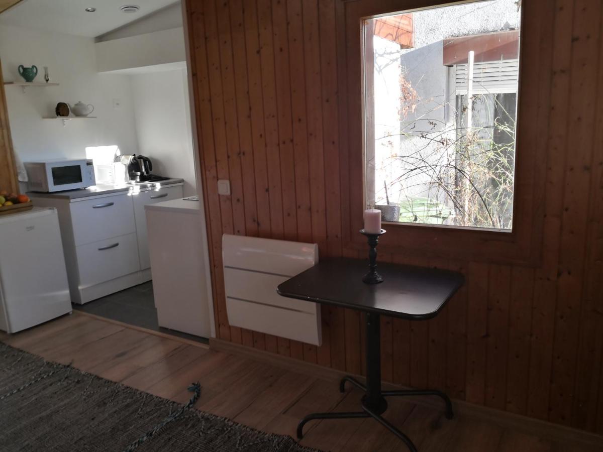 Studio with free parking Nice terrace Free WiFi connection - Housity