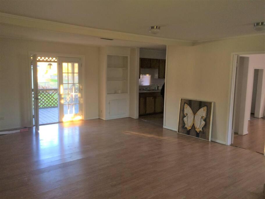Pretty Lakehouse for a Great, Inexpensive Getaway! - Housity