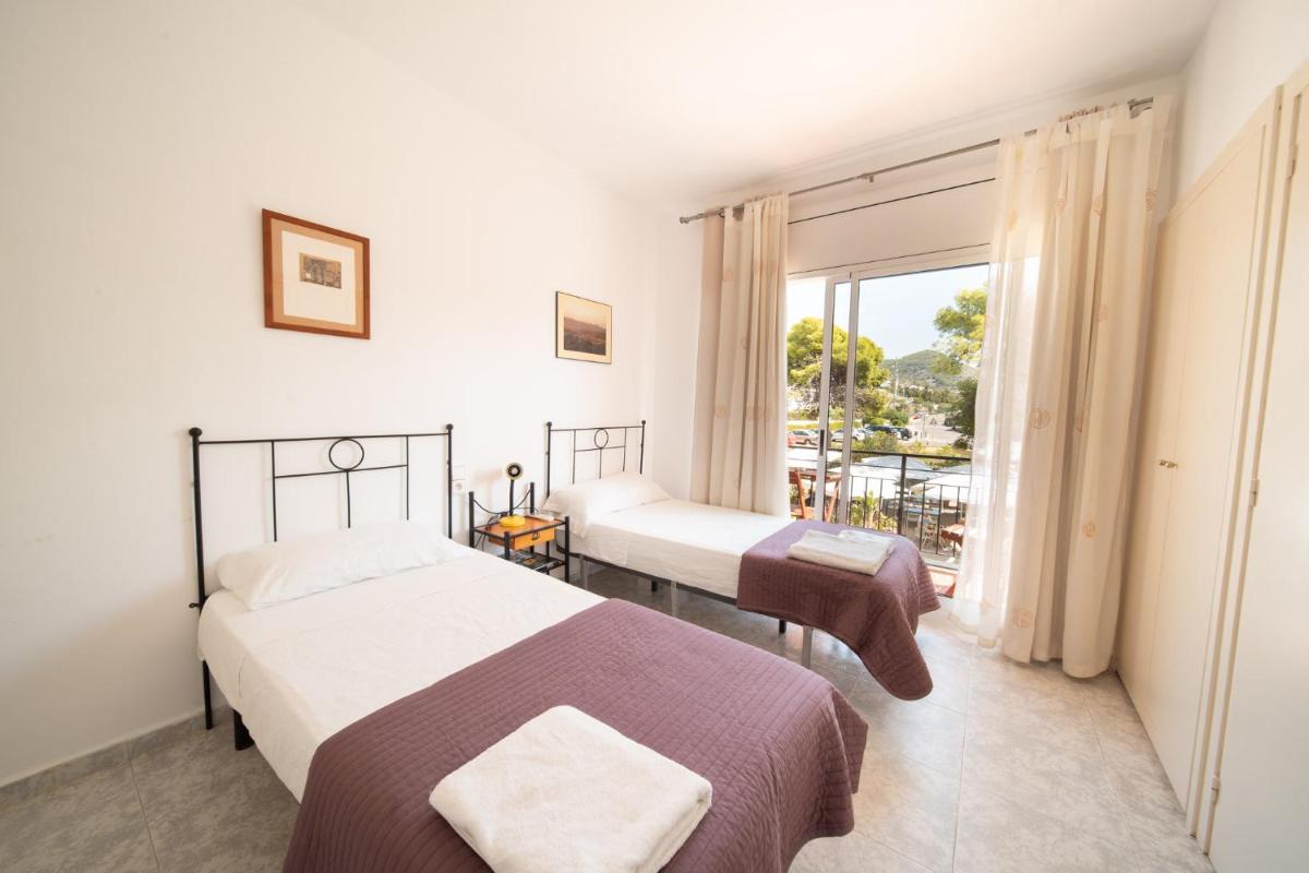 Sitges Beach Hostal - Housity
