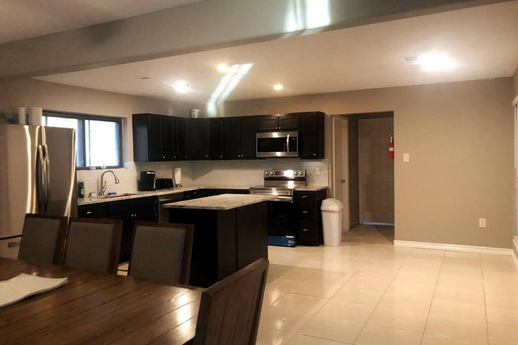 Spacious 2300SF, Recently Rehabbed, Large Living - Housity