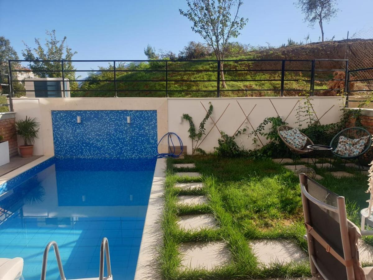 Stylish two bedroom house with private pool - Housity