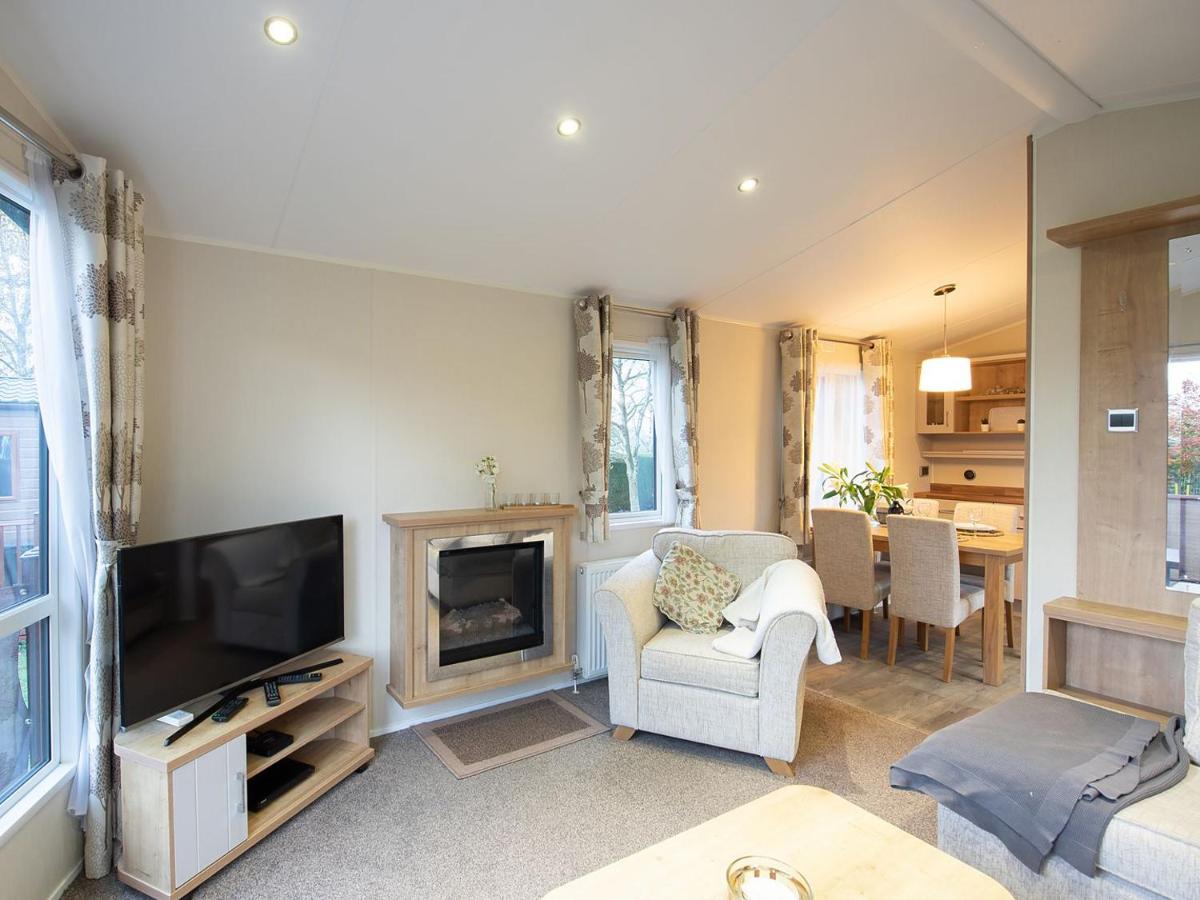 Winchester Lodge at Daisy Bank Caravan Park - Housity