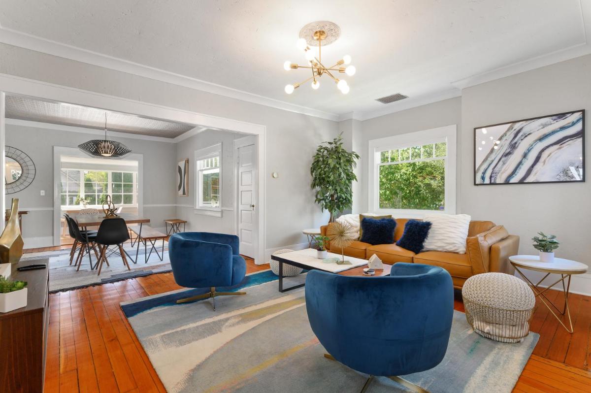 Beautiful, Historic Home, heart of McMinnville. - Housity