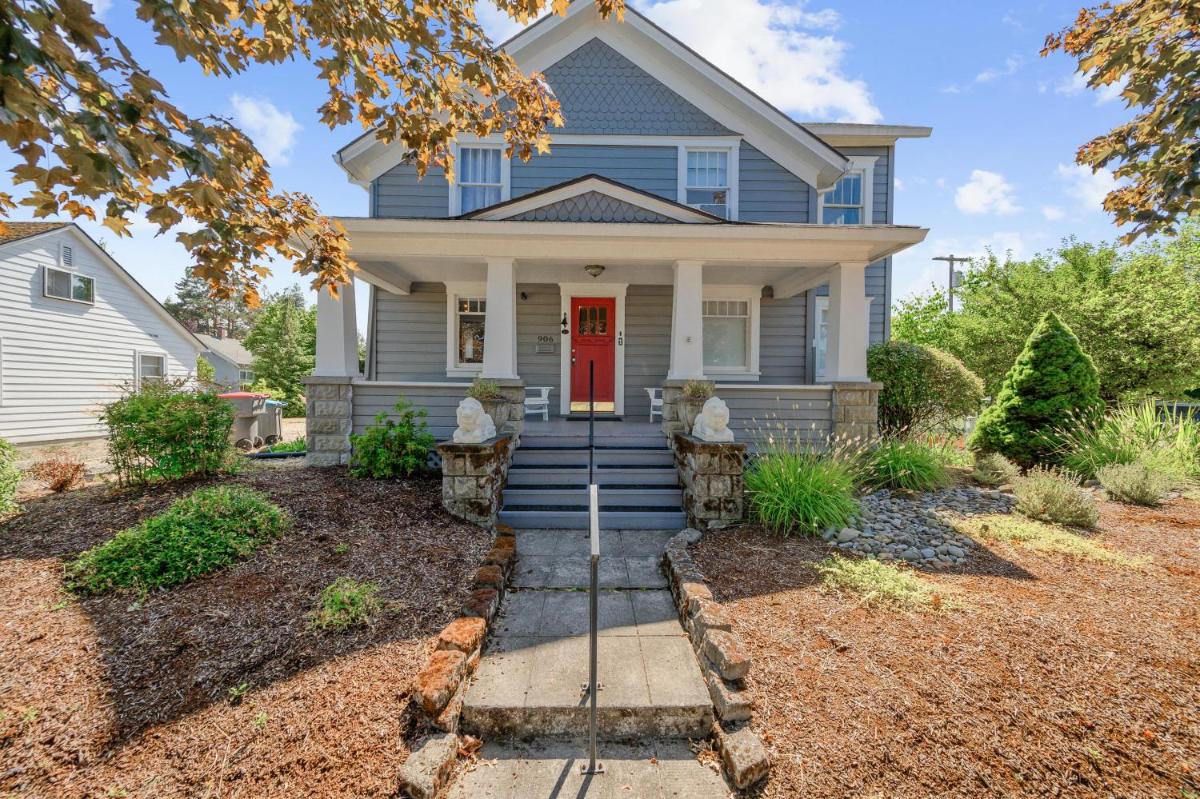 Beautiful, Historic Home, heart of McMinnville. - Housity