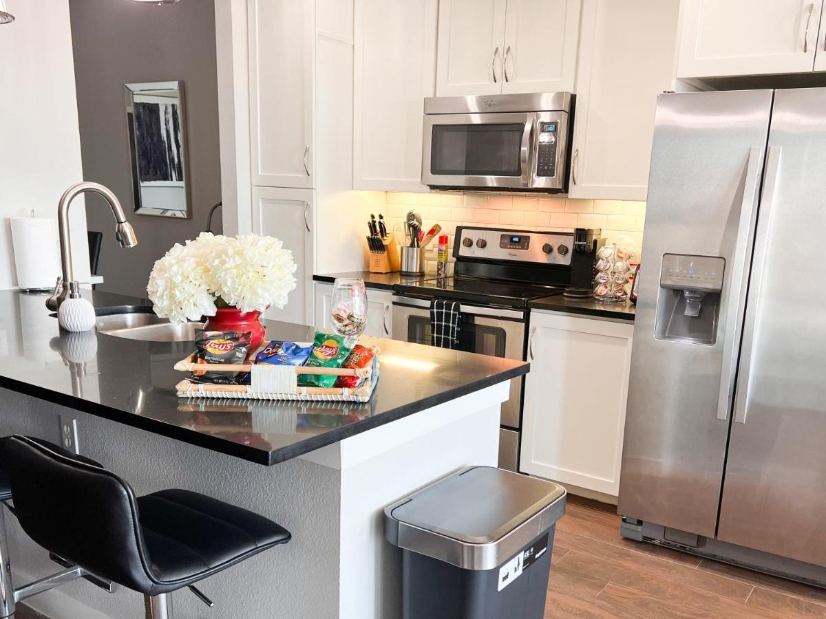 Casa Bonita Right in SMU Blvd. 2Br/2B - Housity