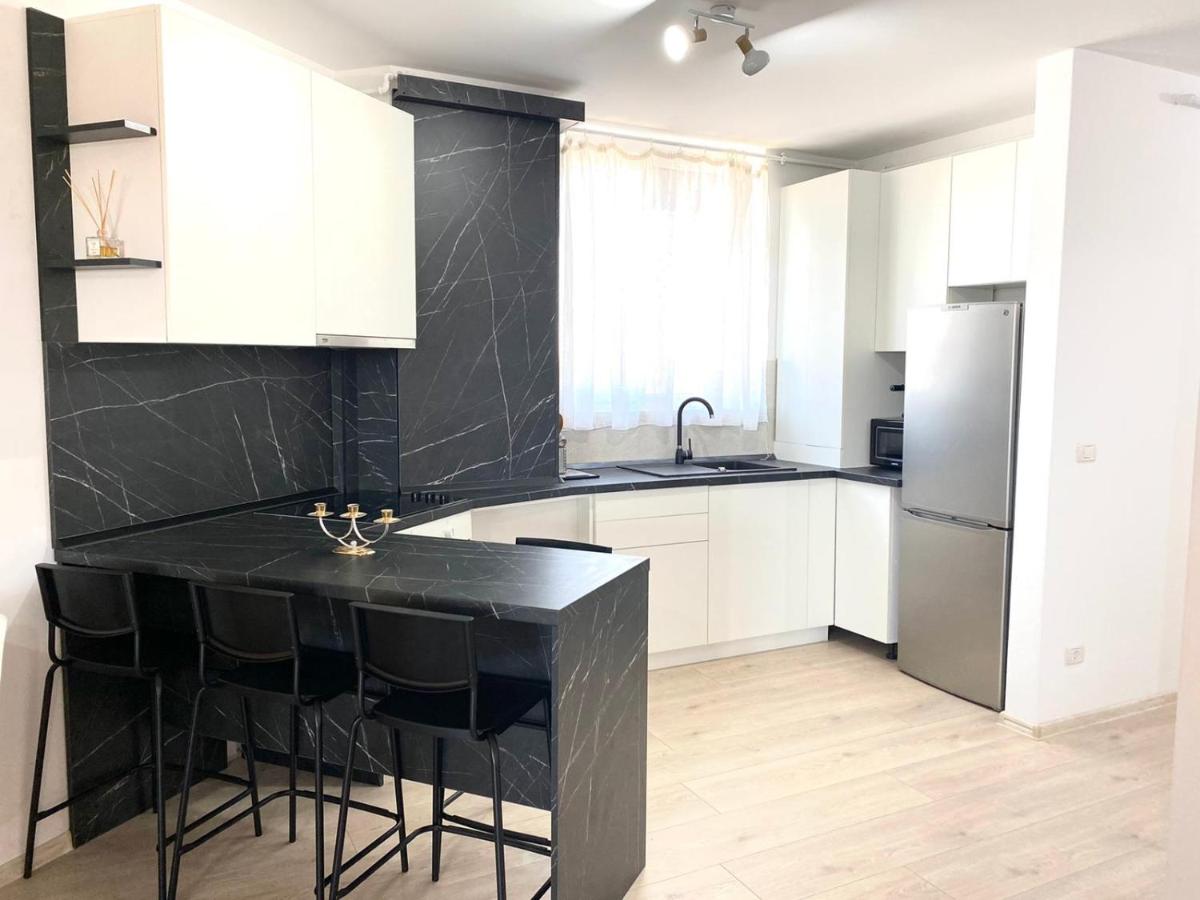 Golden Penthouse Rebreanu Residence - Housity