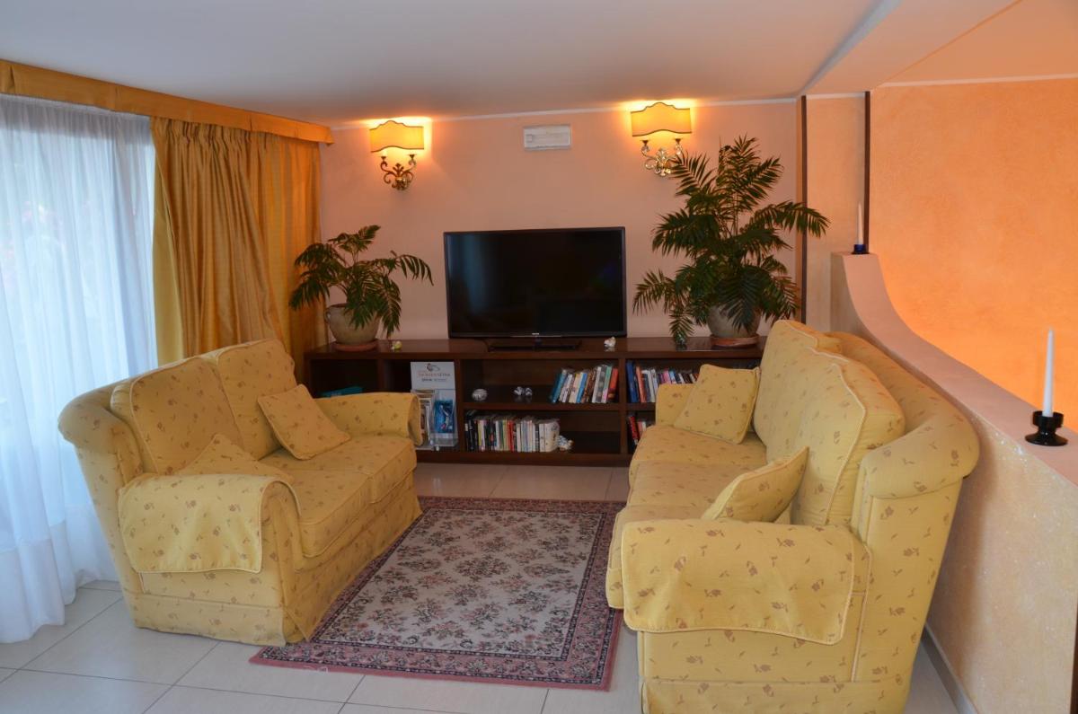 Kalos Hotel - Housity
