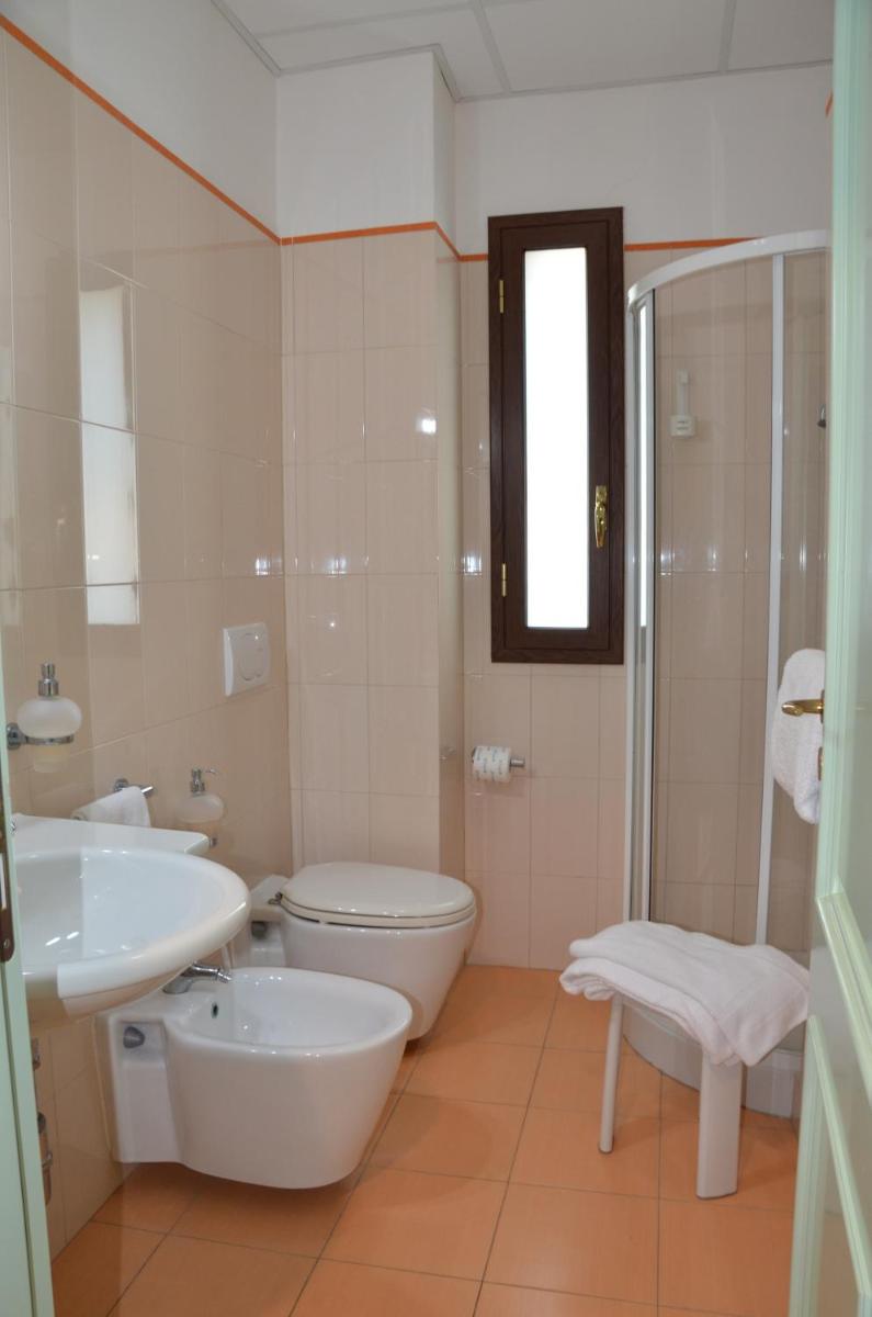 Kalos Hotel - Housity