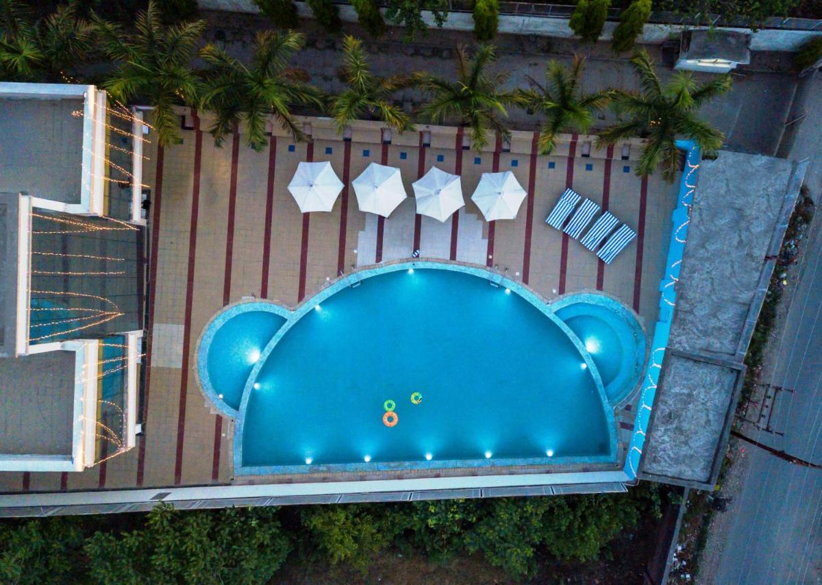 The Competent Palace Hotel - Housity