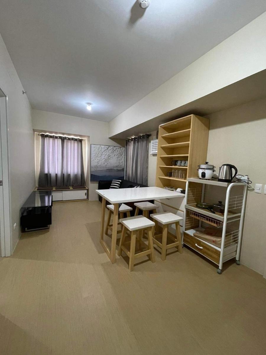 Avida Tower 1 bedroom Condo with Free parking - Housity