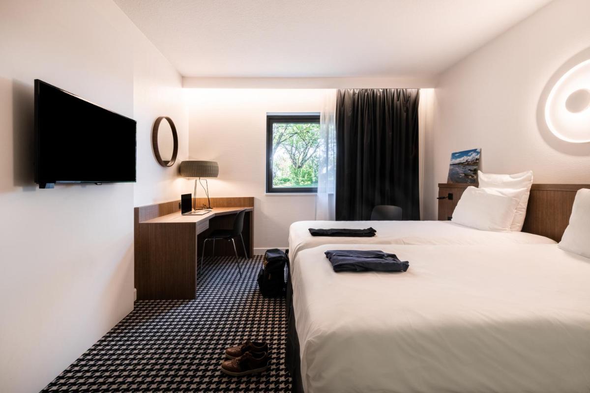 Télévision ou salle de divertissement dans l'établissement Mercure Tours Sud
