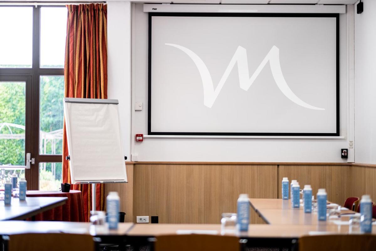 Espace de conférence ou salle de réunion dans l'établissement Mercure Tours Sud