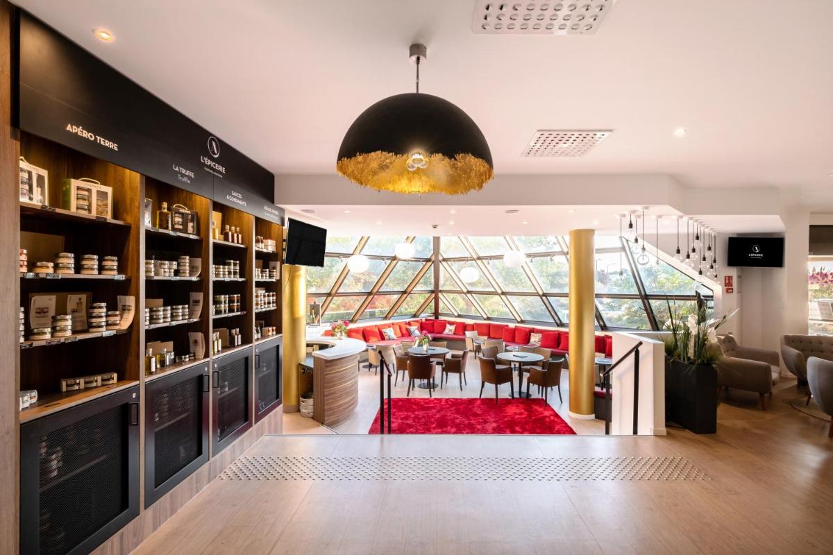 Coin salon dans l'établissement Mercure Tours Sud