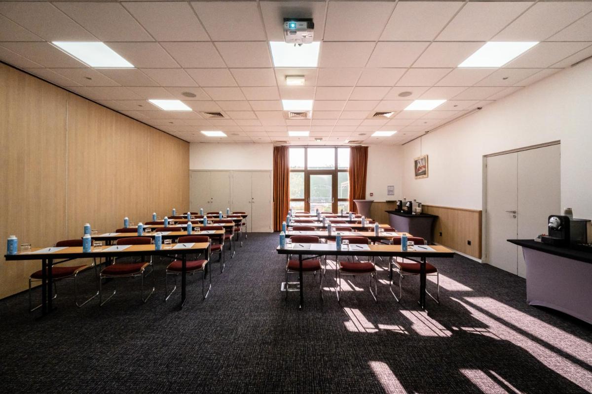 Espace de conférence ou salle de réunion dans l'établissement Mercure Tours Sud
