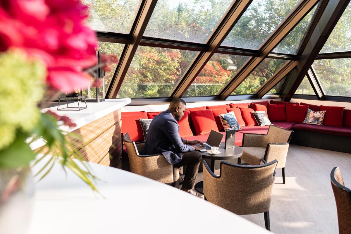 Coin salon dans l'établissement Mercure Tours Sud