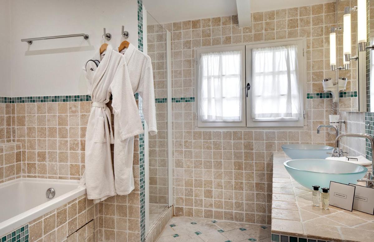 Salle de bains dans l'établissement Le Domaine Du Colombier
