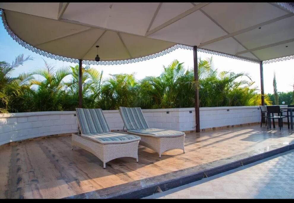 Super Luxurious 4 bhk Villa with private pool. - Housity