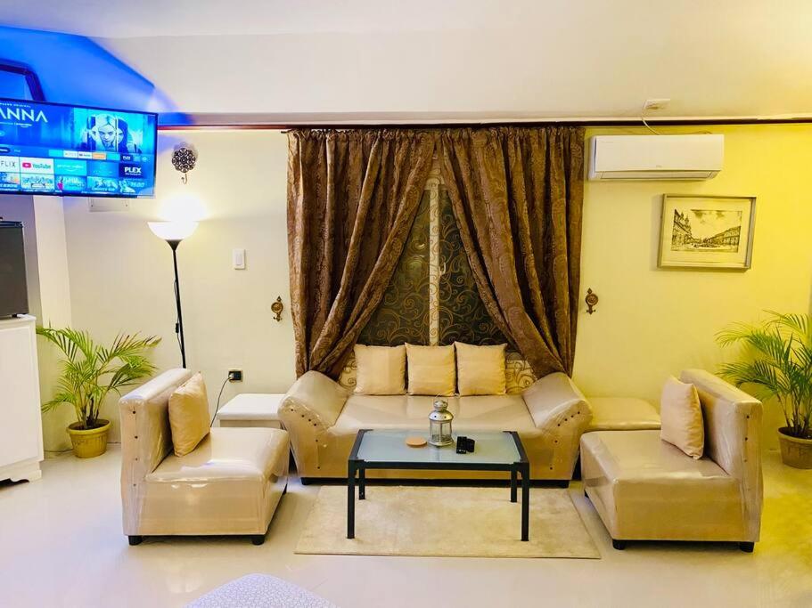 Stylish Suite w/ Garage in Naga City - Housity