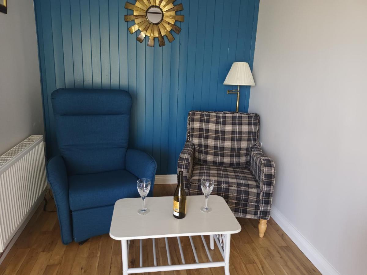 Kate's Place bedroom ensuite close to Donegal town - Housity