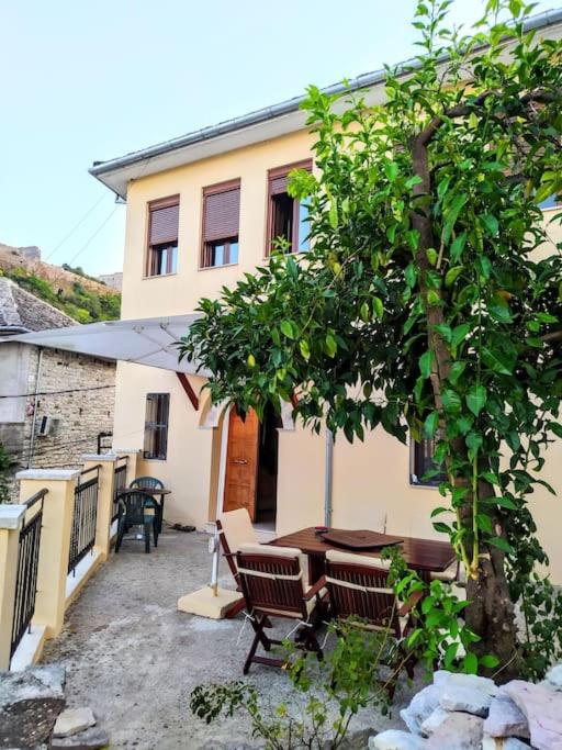GEORGE's VILLA - Housity
