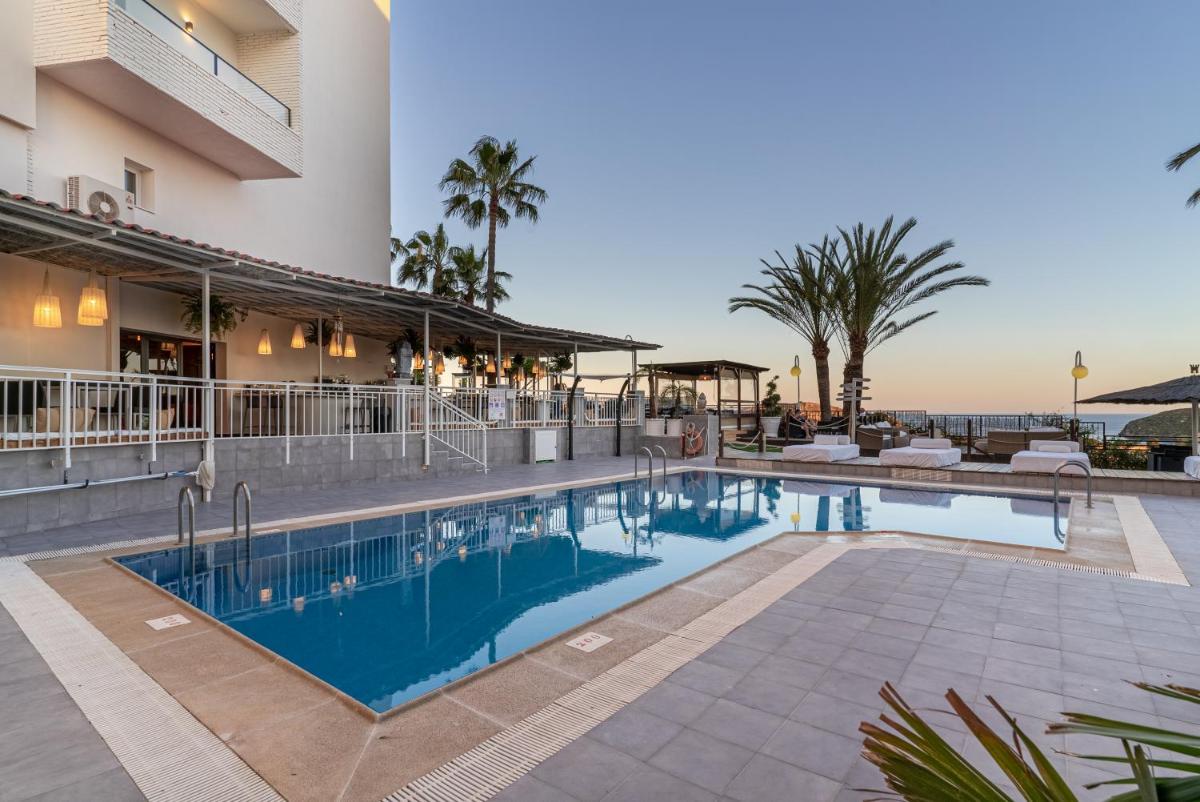 Ramada Resort by Wyndham Puerto de Mazarron - Housity