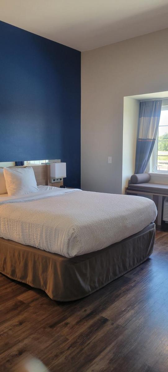 Microtel Inn & Suites by Wyndham Fountain North - Housity