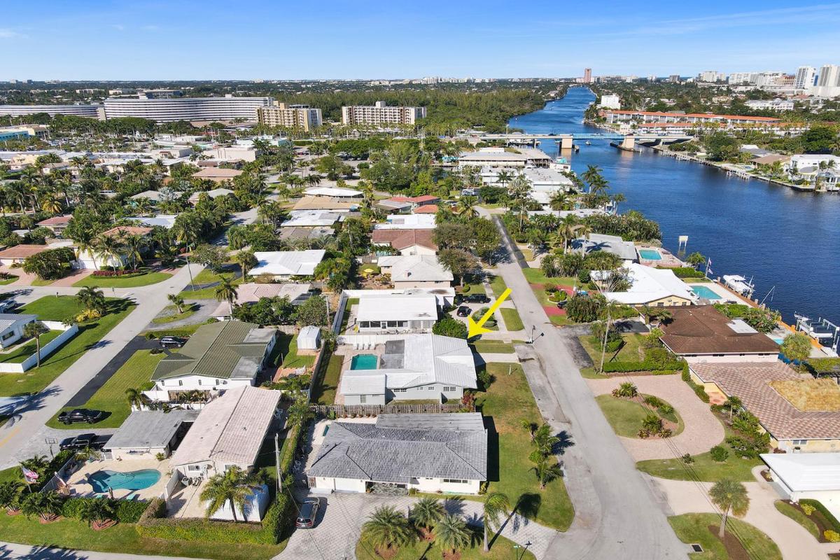 Stunning 4 Bedroom - Heated Pool+ Jacuzzi Close to The Beach - Housity