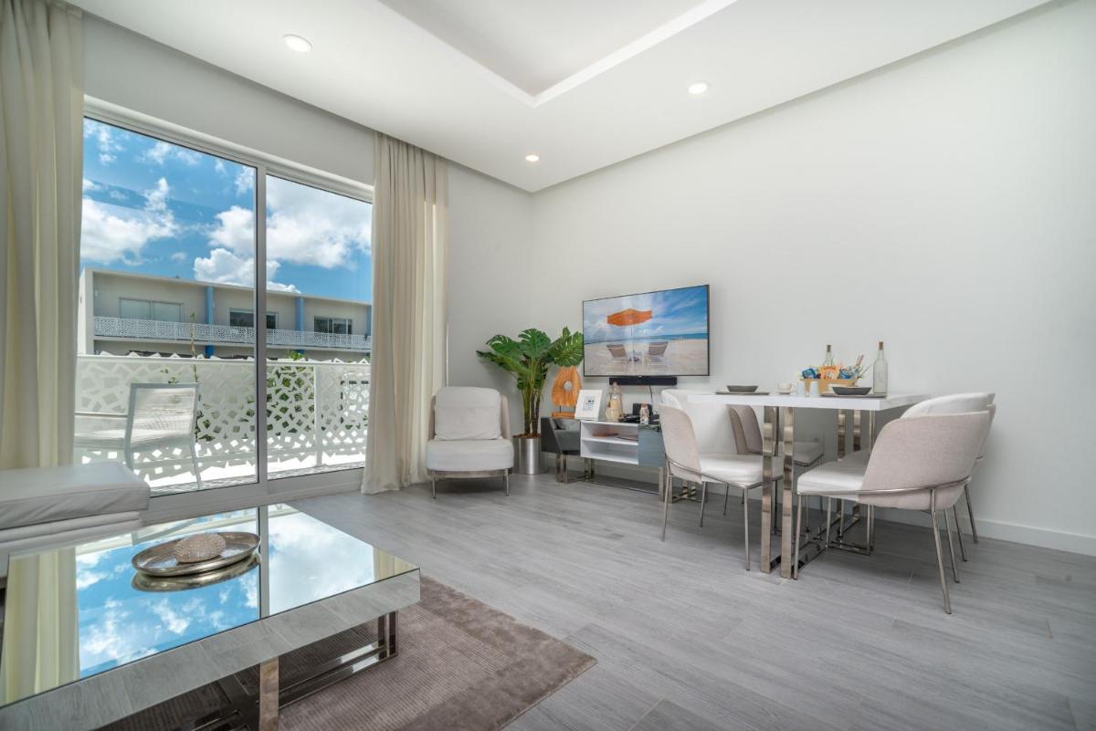 Luxury 1 bed apartment near Seven Mile Beach at The Grove - Villa Deluxe - Housity