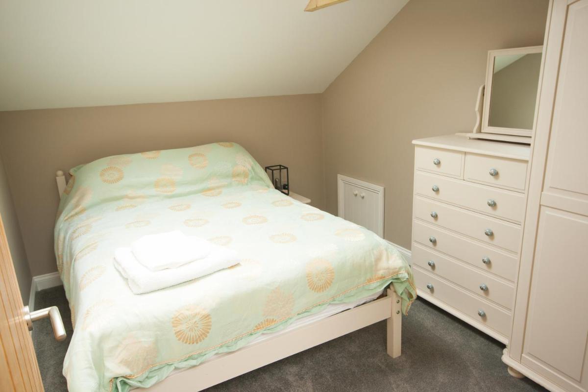 Luxury three bedroom property with hot tub - Housity