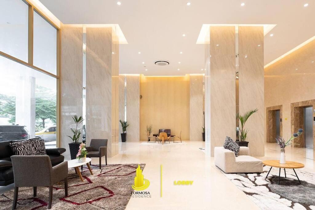 SLEPTOPIA at formosa lvl27 budget unit city and sea view in nagoya jodoh - Housity