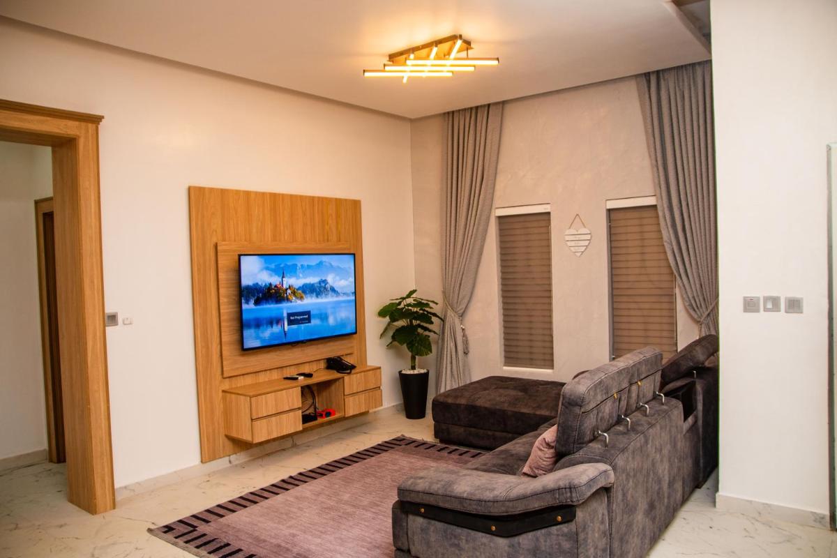 Pinewood Suite+ GYM+Snooker board. Rhodabode Nile - Housity