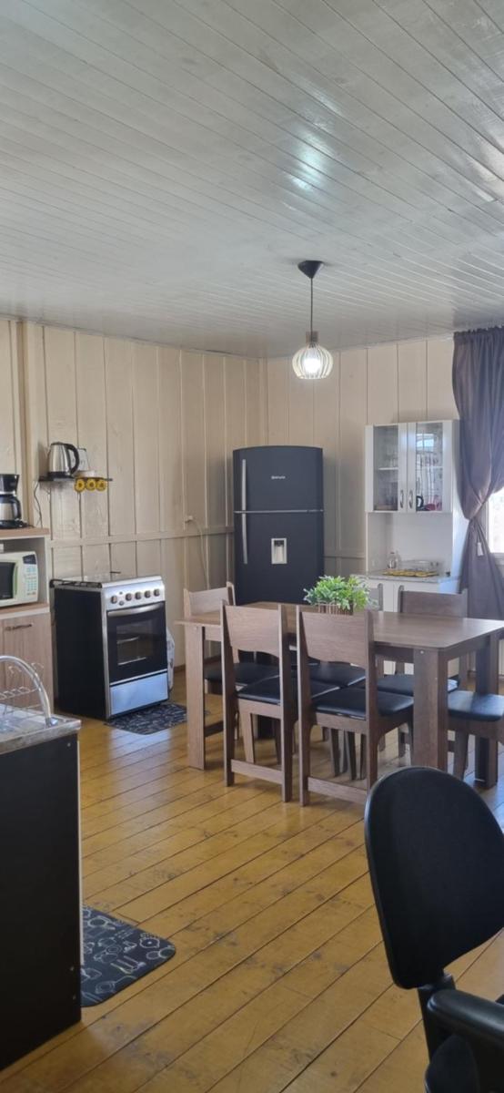 Casa Ampla ótima Localização-Hospedagem Nosso Lar - Housity