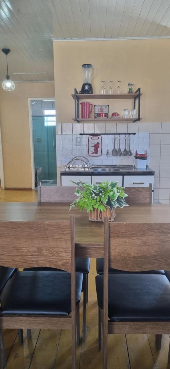 Casa Ampla ótima Localização-Hospedagem Nosso Lar - Housity