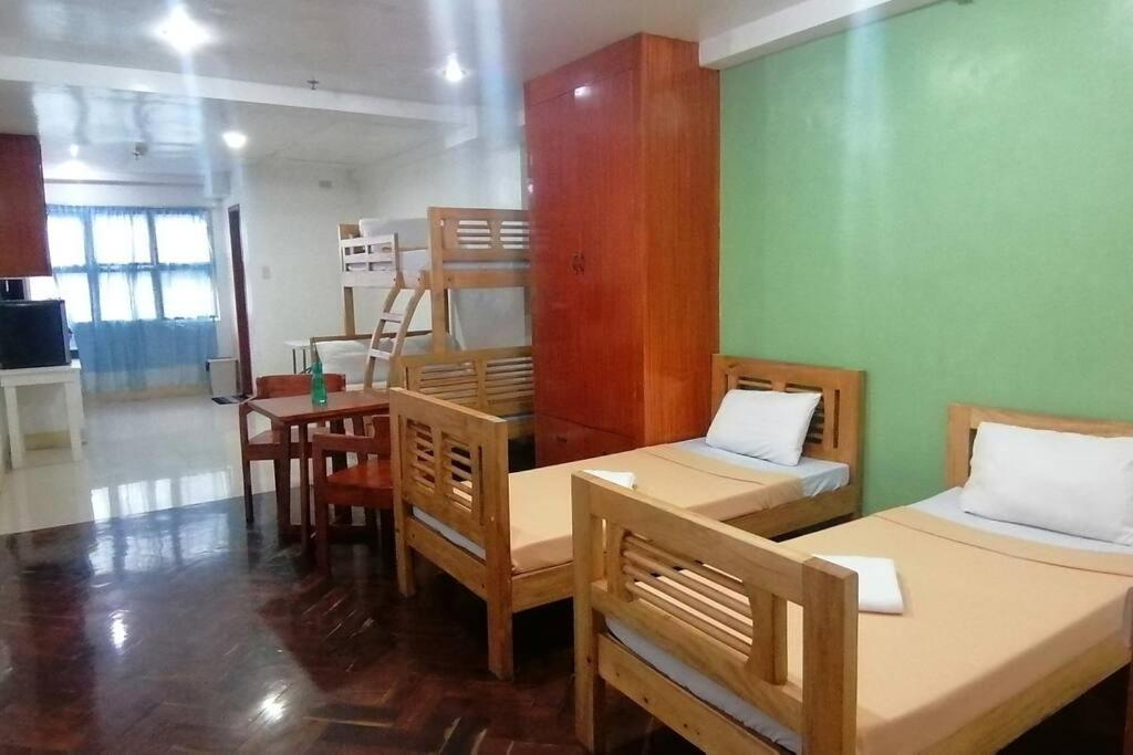 Studio unit that is good for a maximum of 5 pax. - Housity
